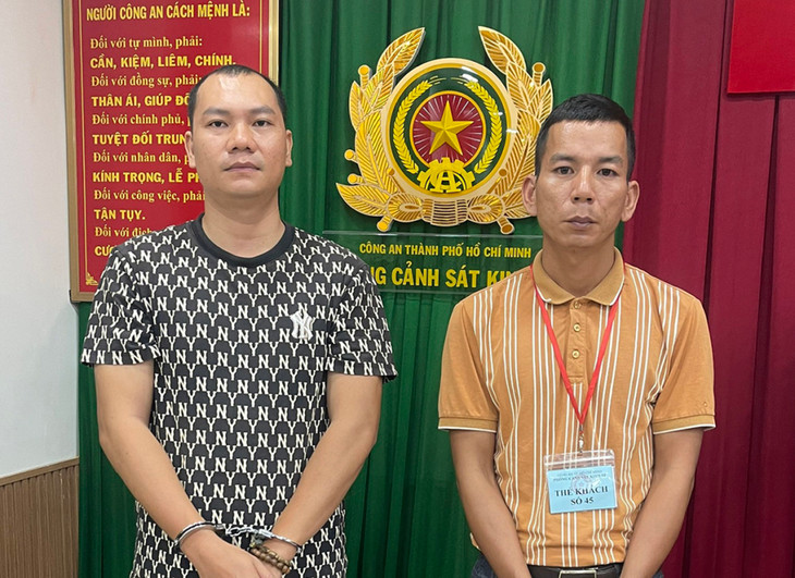 Nguyễn Hoài Nghĩa (trái) và Ngô Sĩ Linh tại cơ quan điều tra