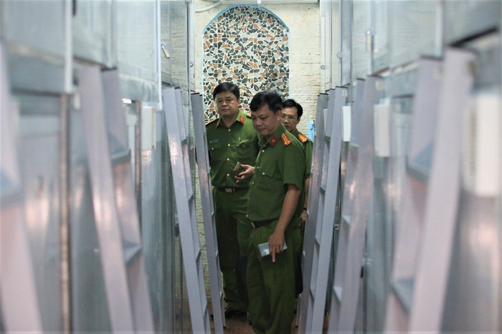 Các hộp ngủ với diện tích nhỏ xếp chồng lên nhau, gây mất an toàn phòng cháy chữa cháy