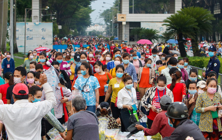 Giờ tan ca của công nhân Pouyuen, doanh nghiệp đông lao động nhất TP.HCM