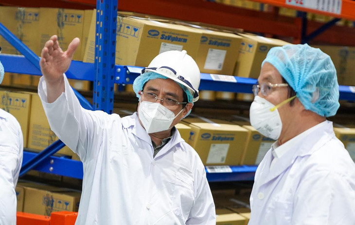 Chuyến làm việc của Thủ tướng diễn ra trong bối cảnh số ca nhiễm SARS-CoV-2 ở TP.HCM đã vượt 12.000 (tính đến trưa 11/7). Dịch lây lan sang nhiều tỉnh ở khu vực phía Nam. Nhiều tỉnh phải áp dụng Chỉ thị 15, 16 và siết chặt các biện pháp phòng, chống dịch Covid-19.