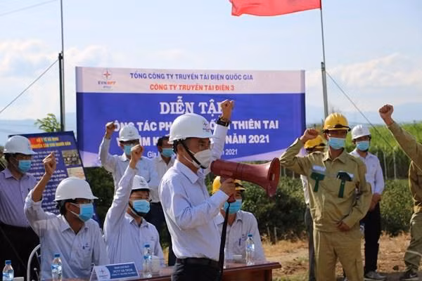 Công ty Truyền tải điện 3 diễn tập phòng chống thiên tai và tìm kiếm cứu nạn năm 2021