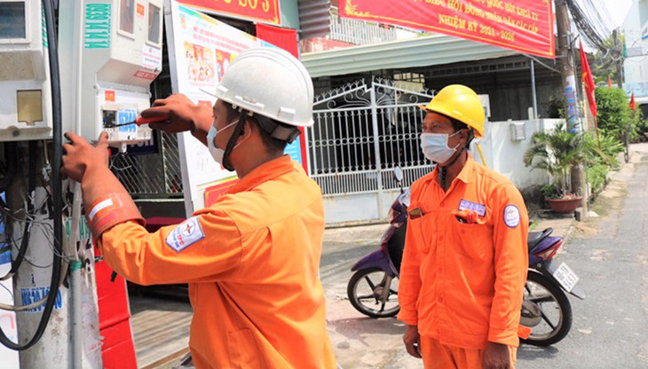 Công nhân điện lực Đồng Nai kiểm thường xuyên tra lưới điện đảm bảo cấp điện trong tình hình dịch Covid-19 lan rộng Công nhân điện lực Đồng Nai kiểm thường xuyên tra lưới điện đảm bảo cấp điện trong tình hình dịch Covid-19 lan rộng