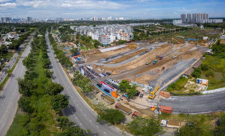 Bệnh viện dã chiến Bình Chánh được xây trên lô đất số 6, khu 9A + B, ở khu vực rộng 56 ha, ngay cửa ngõ phía Nam của TP.HCM, cách trung tâm Thành phố khoảng 12 km. Dự án được bàn giao cho nhà thầu bắt đầu xây dựng từ ngày 8/7.