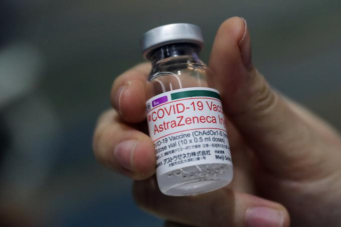 Thêm gần một triệu liều vaccine AstraZeneca về Việt Nam