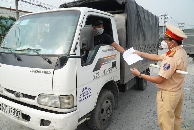 Lái xe trong 19 tỉnh phía Nam đang cách ly xã hội theo Chỉ thị 16 không cần giấy xét nghiệm âm tính