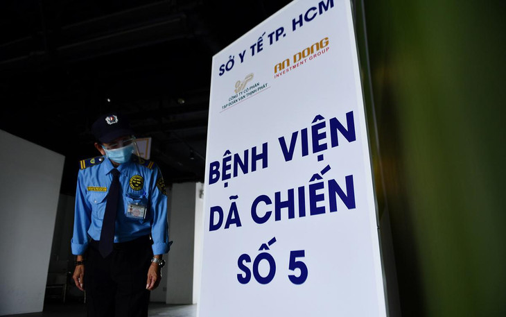 Bệnh viện dã chiến số 5 điều trị Covid-19 ở TP.HCM tại The Garden Complex (Thuận Kiều Plaza cũ) sắp đi vào hoạt động. Chủ đầu tư cũng mở cửa các căn hộ mẫu để làm nơi lưu trú cho đội ngũ bác sĩ trong thời gian làm việc tại bệnh viện dã chiến.