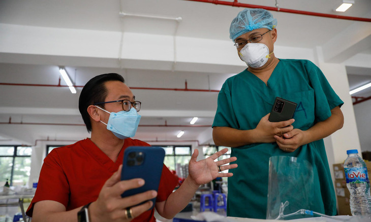 Cơ cấu thành lập ban đầu gồm: một Ban Giám đốc, trong đó có một Phó Giám đốc phụ trách chuyên môn; một Ban Chỉ huy quân sự hỗ trợ điều phối và giữ an ninh trật tự, vận chuyển cơm và các nhu yếu phẩm cần thiết cho các bệnh nhân và các phòng chức năng.