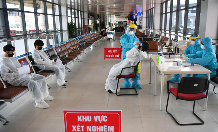 Theo số liệu thống kê, lượng khách đi máy bay chặng Hà Nội - TP.HCM và ngược lại chiếm khoảng 30% trong tổng số khách đi đến sân bay Nội Bài thời gian gần đây. Trước khi có quy định về hạn mức số ghế được phân bổ cho từng hãng hàng không để bán vé chặng Hà Nội - TP.HCM, trung bình mỗi ngày có hơn 3.100 lượt khách đi đến sân bay Nội Bài chặng Hà Nội - TP.HCM - Hà Nội.