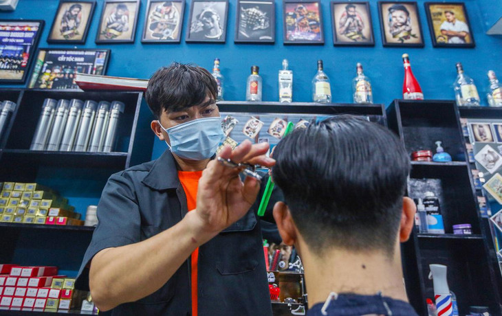 Hà Nội dừng quán cắt tóc, gội đầu, cửa hàng ăn uống tại chỗ từ 0h ngày 13/7