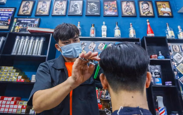 Hà Nội dừng quán cắt tóc, gội đầu, cửa hàng ăn uống tại chỗ từ 0h ngày 13/7