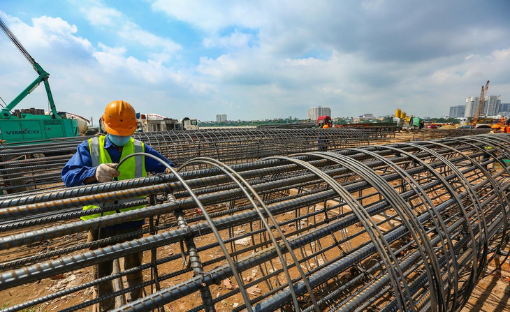 Theo đại diện nhà thầu, giá sắt thép tăng 40% trong thời gian qua gây khó khăn cho phương án tài chính. Tuy nhiên, họ cam kết đưa dự án hoàn thành đúng tiến độ.