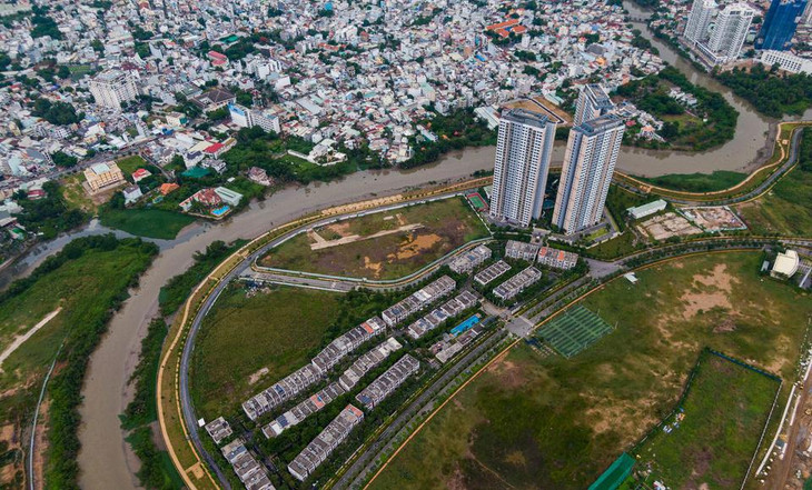 Trong năm 2018, chủ đầu tư Keppel Land dự kiến phát triển phân khu căn hộ Palm Garden với quy mô 1,9 ha với 641 căn hộ cao cấp nằm liền kề với phân khu Palm Heights hiện hữu. Tuy nhiên, sau 2 năm nhận tiền đặt cọc của khách hàng, vào ngày 26/5 vừa qua, chủ đầu tư này đã phải đơn phương hủy hợp đồng đặt cọc và trả tiền lại cho khách hàng. Trong năm 2018, chủ đầu tư Keppel Land dự kiến phát triển phân khu căn hộ Palm Garden với quy mô 1,9 ha với 641 căn hộ cao cấp nằm liền kề với phân khu Palm Heights hiện hữu. Tuy nhiên, sau 2 năm nhận tiền đặt cọc của khách hàng, vào ngày 26/5 vừa qua, chủ đầu tư này đã phải đơn phương hủy hợp đồng đặt cọc và trả tiền lại cho khách hàng.