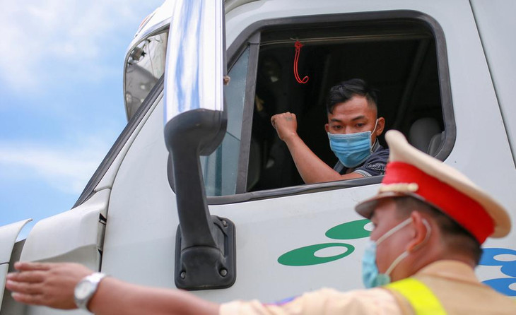 Lái xe đường dài được tiêm vaccine Covid-19