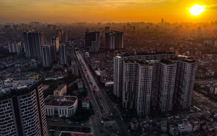 Thời gian hoàn thành cầu Vĩnh Tuy 2 cũng là lúc đường vành đai 2 trên cao được vận hành. Hai dự án này được kỳ vọng tạo nên một trục đường thông suốt từ khu đông sang khu tây Hà Nội.