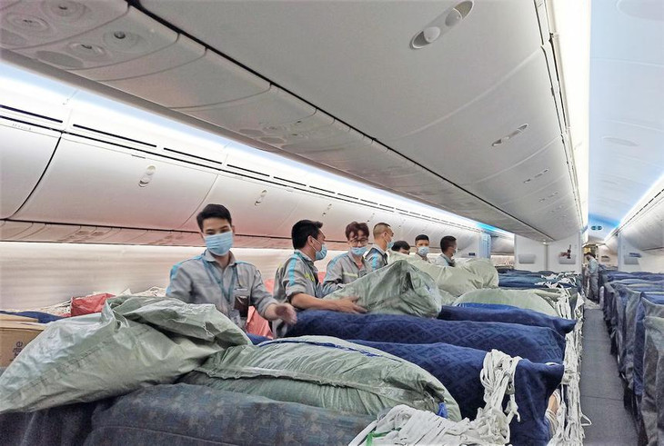 Vận chuyển 800 máy thở từ Hà Nội vào TP.HCM