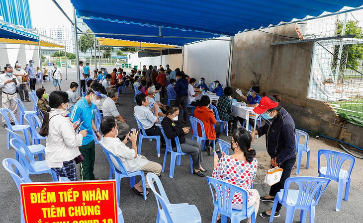 Người dân TP.HCM tiêm vaccine ngừa Covid-19 trong chiến dịch đợt 4 Người dân TP.HCM tiêm vaccine ngừa Covid-19 trong chiến dịch đợt 4