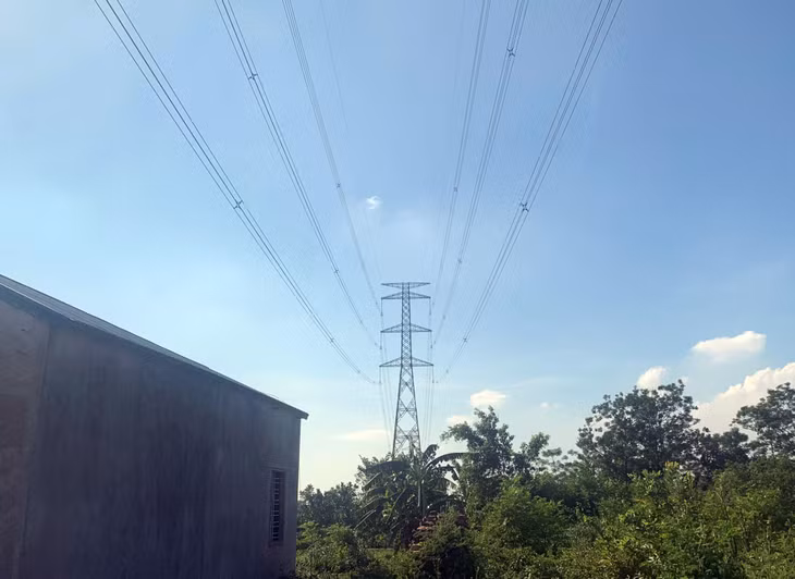 Khoảng cột 38-39 trên địa bàn huyện Chương Mỹ, thành phố Hà Nội.