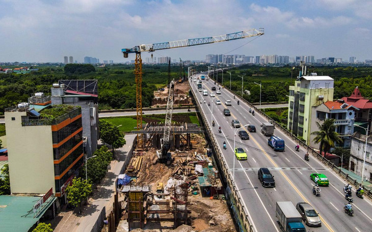 Cầu Vĩnh Tuy 2 là dự án giao thông trọng điểm kết nối 2 bờ sông Hồng tại cửa ngõ phía đông nam Hà Nội. Dự án được khởi công từ giữa tháng 1/2021.