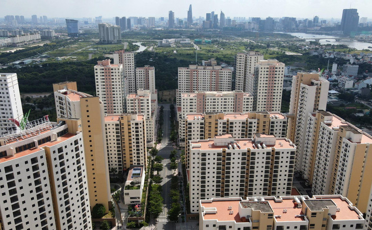 Ngày 10/7 Sở y tế TPHCM thiết lập Bệnh viện dã chiến thu dung điều trị Covid-19 số 6 (phường An Khánh, TP Thủ Đức) với quy mô 6.000 giường bệnh. Nhân viên y tế thuộc Bệnh viện phục hồi Chức năng - Điều trị bệnh nghề nghiệp, Bệnh viện Chợ Rẫy và Bệnh viện Đại học Y dược trực tiếp vận hành bệnh viện.