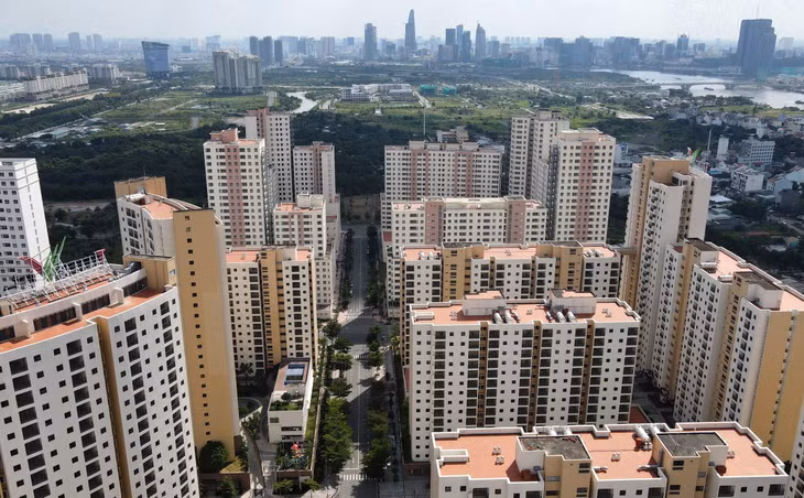 Ngày 10/7 Sở y tế TPHCM thiết lập Bệnh viện dã chiến thu dung điều trị Covid-19 số 6 (phường An Khánh, TP Thủ Đức) với quy mô 6.000 giường bệnh. Nhân viên y tế thuộc Bệnh viện phục hồi Chức năng - Điều trị bệnh nghề nghiệp, Bệnh viện Chợ Rẫy và Bệnh viện Đại học Y dược trực tiếp vận hành bệnh viện.