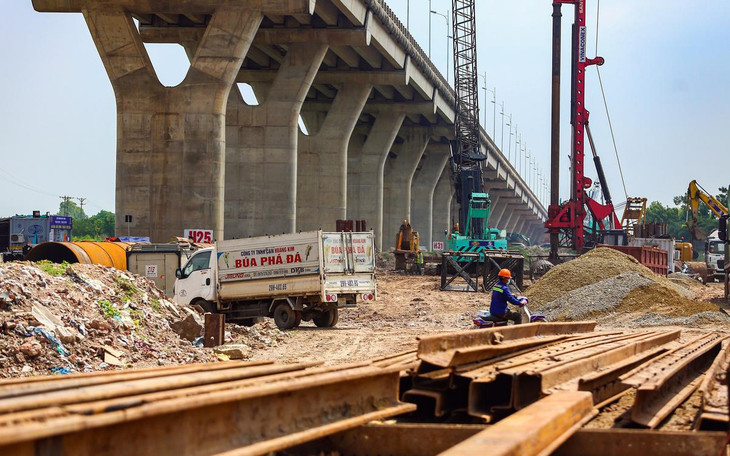 Theo thiết kế, cầu Vĩnh Tuy 2 có hình dáng tương tự và nằm song song với cầu Vĩnh Tuy hiện tại về phía hạ lưu sông Hồng.