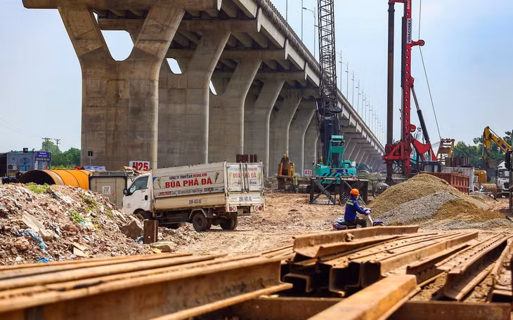 Theo thiết kế, cầu Vĩnh Tuy 2 có hình dáng tương tự và nằm song song với cầu Vĩnh Tuy hiện tại về phía hạ lưu sông Hồng.