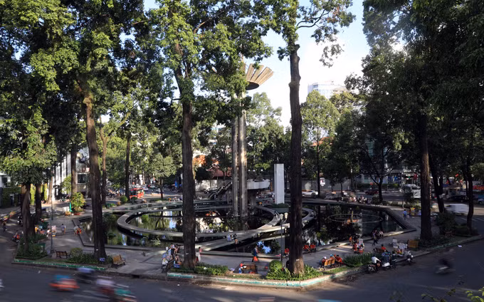 Hồ Con Rùa, vòng xoay giao nhau của các đường Phạm Ngọc Thạch, Trần Cao Vân và Võ Văn Tần