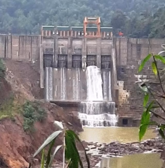 Thủy điện Thượng Nhật đã tích nước trái phép, không mở cửa van xả nước hoàn toàn trong đợt bão 13 vừa qua