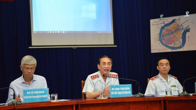 Từ trái qua phải: ông Võ Văn Hoan, ông Đặng Công Huẩn và ông Nguyễn Hồng Điệp.