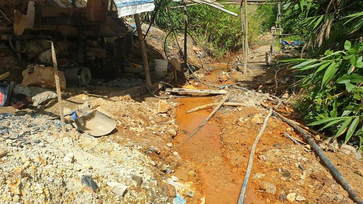 Hiện trường khai thác vàng trái phép trên địa bàn huyện Đắk G&apos;long bị cơ quan chức năng phát hiện trong lần truy quét hồi tháng 9
