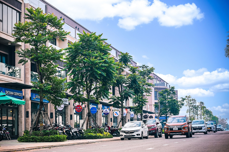 Gem Sky World được quy hoạch theo mô hình bàn cờ, tạo nên hệ thống giao thông kết nối liền mạch, liên thông và đồng bộ.