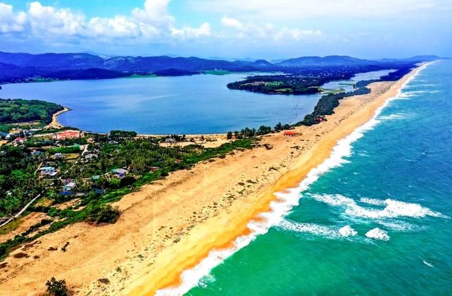 Đầm An Khê bên bờ biển Sa Huỳnh, khu vực giáp ranh giữa hai xã Phổ Khánh và Phổ Thạnh (thị xã Đức Phổ). Đầm An Khê bên bờ biển Sa Huỳnh, khu vực giáp ranh giữa hai xã Phổ Khánh và Phổ Thạnh (thị xã Đức Phổ).