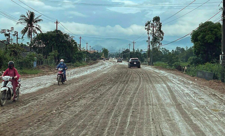 Quốc lộ 19 đoạn qua huyện Tây Sơn, tỉnh Bình Định bị hư hỏng nặng