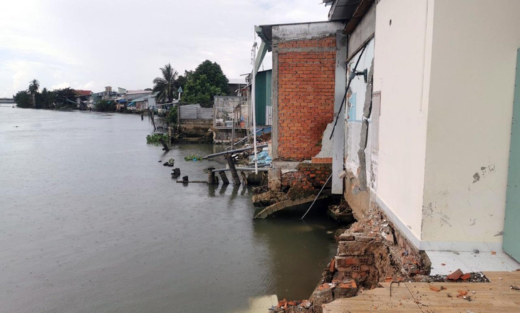 Sạt lở trên sông Trà Nóc, đoạn thuộc phường Trà An. Sạt lở trên sông Trà Nóc, đoạn thuộc phường Trà An.