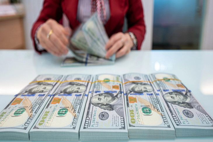 Giá USD trong ngân hàng và trên thị trường tự do tiếp tục tăng.