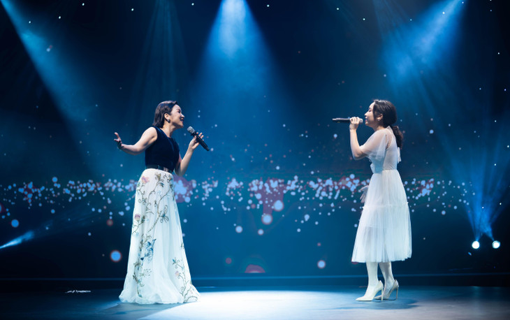 Diva Mỹ Linh và con gái Mỹ Anh biểu diễn ca khúc Sáng Chủ nhật dịu dàng Diva Mỹ Linh và con gái Mỹ Anh biểu diễn ca khúc Sáng Chủ nhật dịu dàng