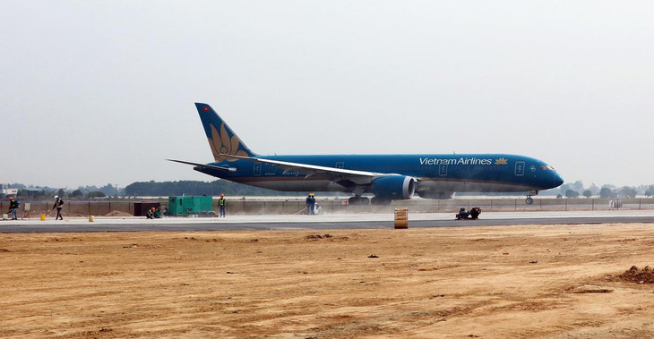 Ngày cao điểm, 2.000 kỹ sư, công nhân làm việc 3 ca liên tục để kịp khai thác đường băng 1B vào dịp Tết Nguyên đán 2021