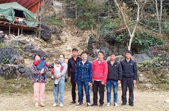9 người, trong đó có 2 trẻ em nhập cảnh trái phép về Việt Nam qua khu vực đường mòn ở biên giới Cao Bằng