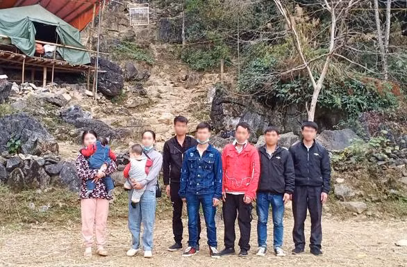9 người, trong đó có 2 trẻ em nhập cảnh trái phép về Việt Nam qua khu vực đường mòn ở biên giới Cao Bằng
