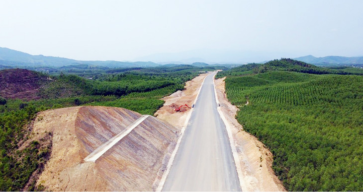 Thi công cầu trên cao tốc Vân Phong - Nha Trang