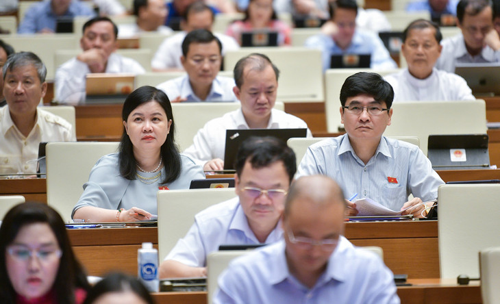 Các đại biểu cũng tán thành với nhiều nội dung trong dự thảo nghị quyết, đồng thời tập trung thảo luận về các nội dung cụ thể Các đại biểu cũng tán thành với nhiều nội dung trong dự thảo nghị quyết, đồng thời tập trung thảo luận về các nội dung cụ thể