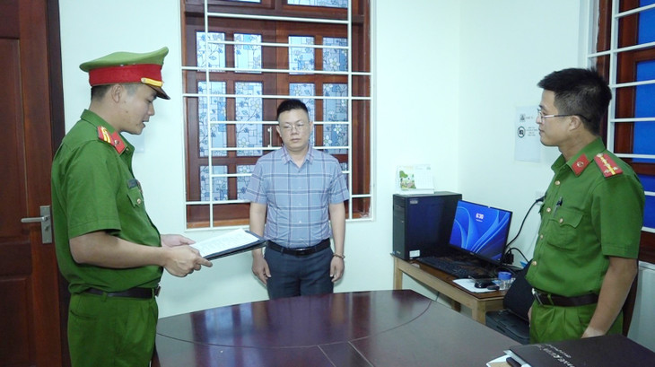 Công bố quyết định khởi tố và đọc lệnh bắt bị can để tạm giam đối với Nguyễn Văn Khoa, Giám đốc Công ty CP Môi trường Việt Anh