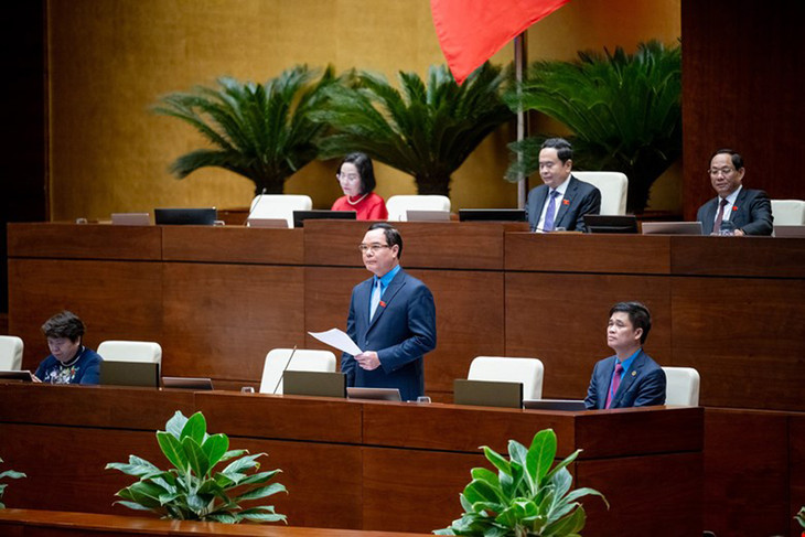 Chủ tịch Tổng Liên đoàn Lao động Việt Nam Nguyễn Đình Khang phát biểu giải trình các vấn đề đại biểu Quốc hội đã nêu Chủ tịch Tổng Liên đoàn Lao động Việt Nam Nguyễn Đình Khang phát biểu giải trình các vấn đề đại biểu Quốc hội đã nêu