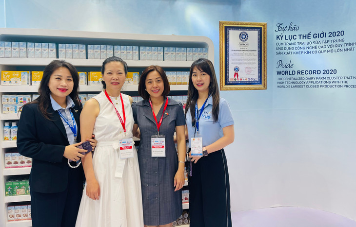 Gian hàng TH thu hút sự quan tâm của các cơ quan Thương vụ Việt Nam ở nhiều quốc gia/vùng lãnh thổ