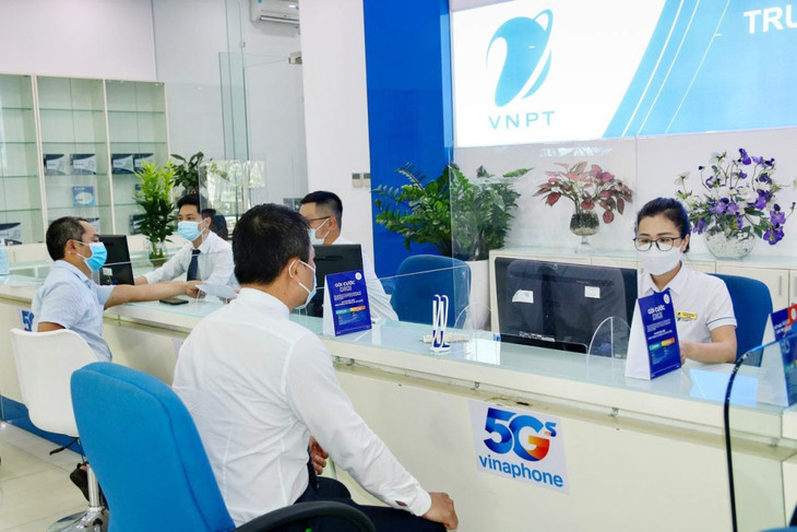 Nhân viên VNPT chăm sóc khách hàng