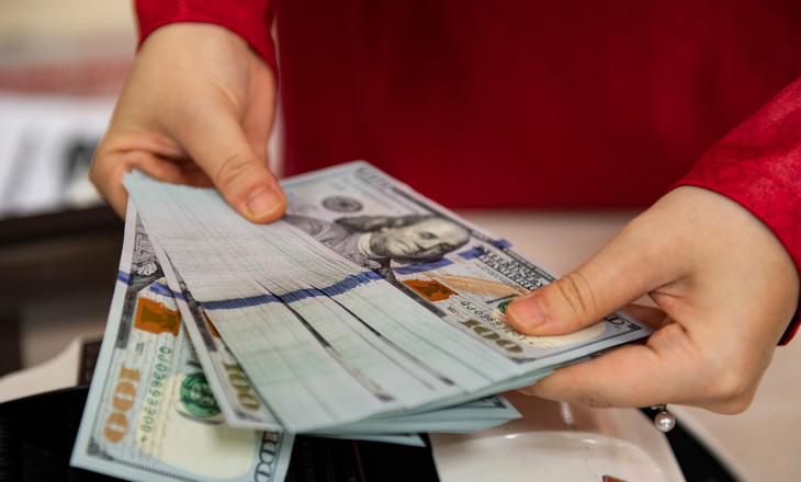 Giá USD ngân hàng ngày 22/10 lên kịch trần 24.452 đồng