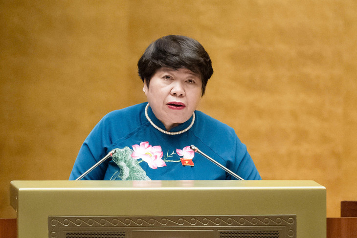 Chủ nhiệm Ủy ban Xã hội của Quốc hội Nguyễn Thúy Anh trình bày Báo cáo thẩm tra Dự án Luật sửa đổi, bổ sung một số điều của Luật Bảo hiểm y tế