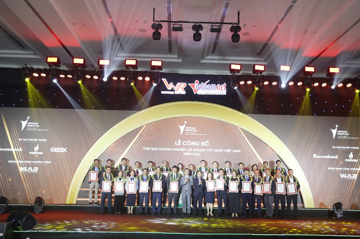 Bà Nguyễn Vũ Tâm – Phó Tổng Giám đốc Bảo hiểm PVI đại diện nhận giải thưởng và chụp ảnh cùng Top 500 Doanh nghiệp lợi nhuận tốt nhất Việt Nam năm 2024 Bà Nguyễn Vũ Tâm – Phó Tổng Giám đốc Bảo hiểm PVI đại diện nhận giải thưởng và chụp ảnh cùng Top 500 Doanh nghiệp lợi nhuận tốt nhất Việt Nam năm 2024