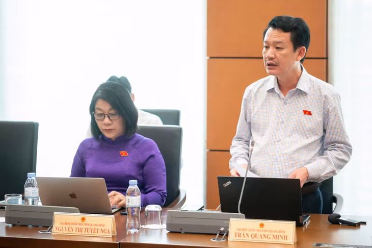 Quốc hội thảo luận ở tổ về Dự án Luật Bảo hiểm y tế và Luật Dữ liệu