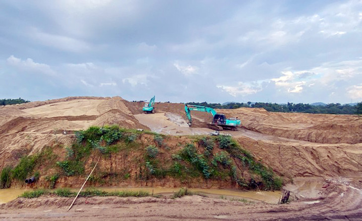 Một mỏ cát đang khai thác tại tỉnh Hà Tĩnh